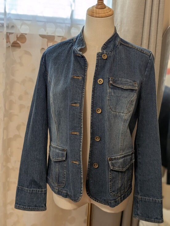 Madison & Max Jackets & Blazers - Madison & Max Women's Size Small Blue Denim Button Front Jean Jacket